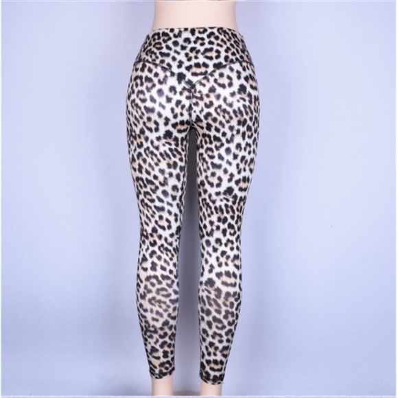 1 Left! High Waisted Leopard Printed Leggings - Picture 4 of 8